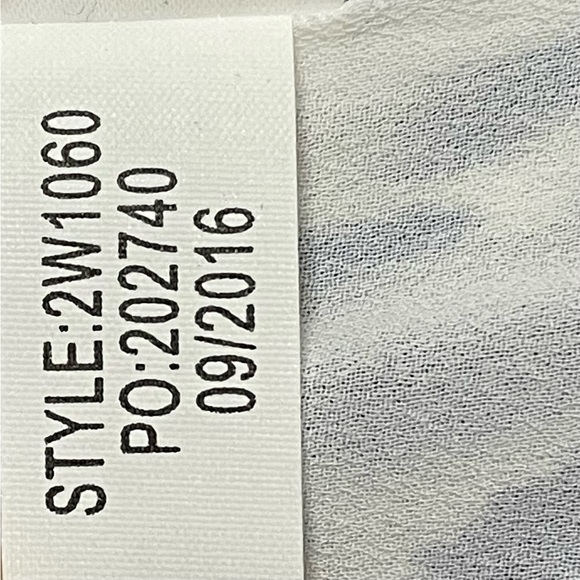 Vineyard Vines Nautical Zebra Print Pintuck Blouse in Royal Ocean S in EUC - Picture 9 of 9